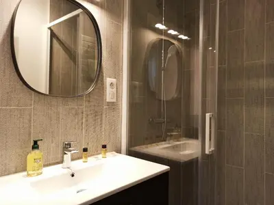Salle de bains dans l'établissement Paris 8 Fashionable Apartment on Prestigious Faubourg Saint Honore