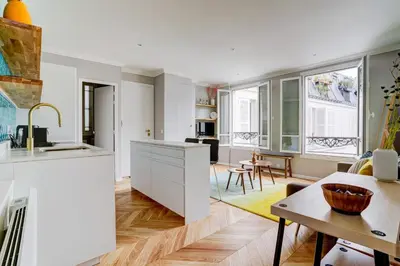 Cuisine ou kitchenette dans l'établissement SaintGermain Sojourn - Charming 2 bedroom in the Rive Gauche
