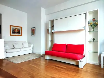 Coin salon dans l'établissement Paris 8 Elegant Apartment on Prestigious Franklin Roosevelt Avenue