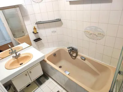Salle de bains dans l'établissement Paris 8 Elegant Apartment on Prestigious Franklin Roosevelt Avenue