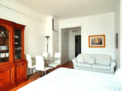 Coin salon dans l'établissement Paris 8 Elegant Apartment on Prestigious Franklin Roosevelt Avenue