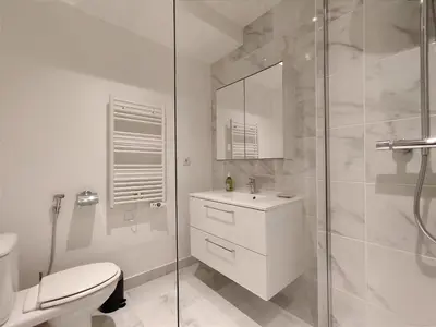 Salle de bains dans l'établissement Paris Apartment Near Arc de Triomphe and Shopping