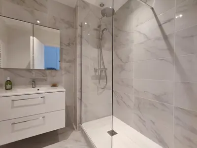 Salle de bains dans l'établissement Paris Apartment Near Arc de Triomphe and Shopping