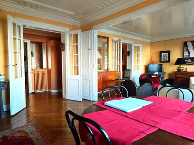 Coin salon dans l'établissement Paris 16 Apartment in Quiet Residential District