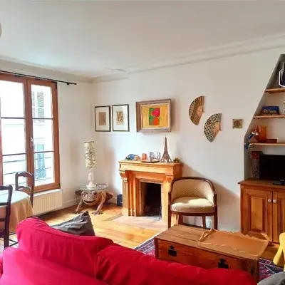 Stay in central Paris near Arc de Triomphe