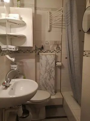 Salle de bains dans l'établissement Studette meublée, Ranelagh Paris 16e