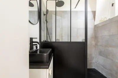 Salle de bains dans l'établissement Faidherbe-Superbe duplex proche Bastille
