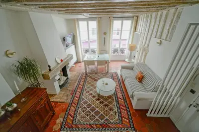 Coin salon dans l'établissement 2 BR with the Best Location of Paris in 2nd Arr