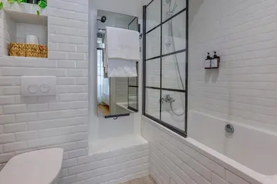 Salle de bains dans l'établissement Chic Paris flat near Luxembourg garden and Odéon