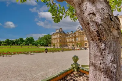 Jardin de l'établissement Chic Paris flat near Luxembourg garden and Odéon