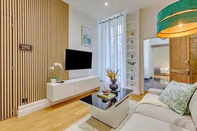 Télévision ou salle de divertissement dans l'établissement Chic Paris flat near Luxembourg garden and Odéon