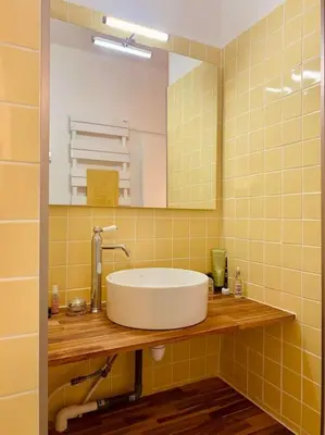 Salle de bains dans l'établissement Delight in Montmartre - a true Parisian apartment