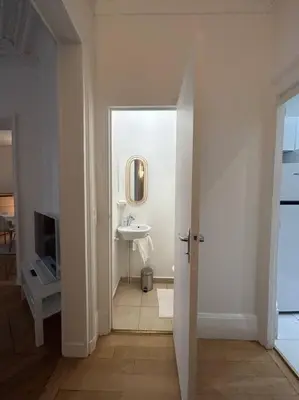 Salle de bains dans l'établissement 3 pièces dans le coeur du 16e