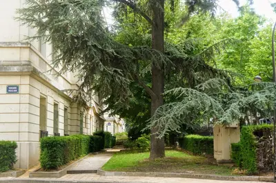 Jardin de l'établissement Porte d'Auteuil Paris furnished Appt