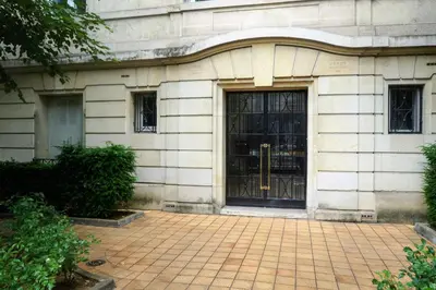 Façade ou entrée de l'établissement Porte d'Auteuil Paris furnished Appt