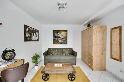 Coin salon dans l'établissement Chic studio with terrace in Paris