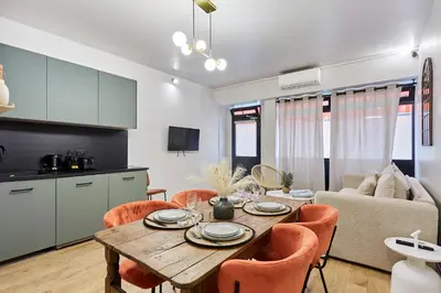 Télévision ou salle de divertissement dans l'établissement Residence centre de Paris by Studio prestige