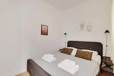 Un ou plusieurs lits dans un hébergement de l'établissement Welcoming apartment - 2BR-4P - Arc de Triomphe