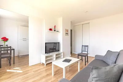 Télévision ou salle de divertissement dans l'établissement Southern Paris - Near Metro Line 4