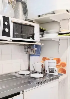 Cuisine ou kitchenette dans l'établissement Le Cardinal Le Moine
