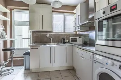 Cuisine ou kitchenette dans l'établissement Victor Hugo Carrefour Pompe 16e proche Etoile et Tour Eiffel
