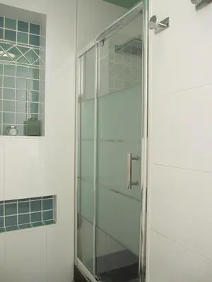 Salle de bains dans l'établissement Victor Hugo Carrefour Pompe 16e proche Etoile et Tour Eiffel