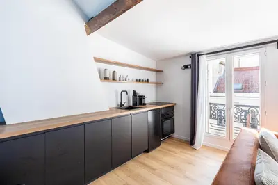 Cuisine ou kitchenette dans l'établissement GuestReady - Serene stay near Champs de Mars