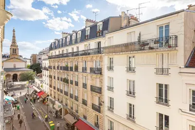 Vue générale sur Paris ou vue de la ville depuis l'appartement