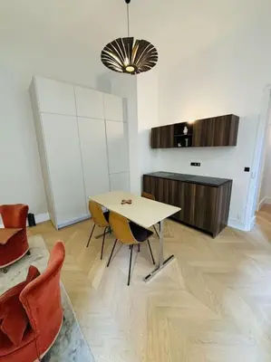 Cuisine ou kitchenette dans l'établissement Modern apt Canal st Martin