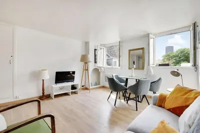 Télévision ou salle de divertissement dans l'établissement COSY 2 pièces INVALIDES BON MARCHE