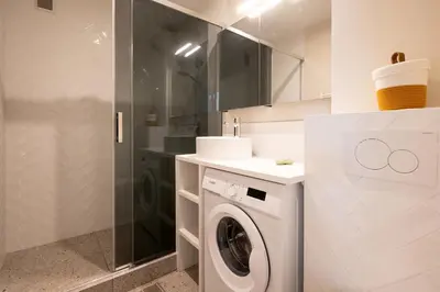Salle de bains dans l'établissement Studio avec balcon - Paris 17e