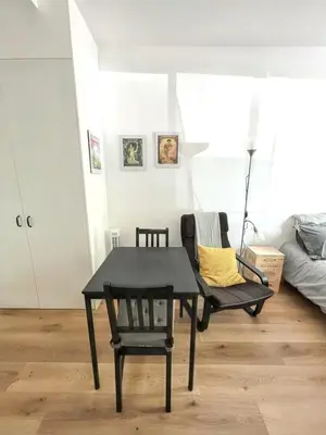 Coin salon dans l'établissement Studio de charme à Montrouge - 20 m² - Internet inclus