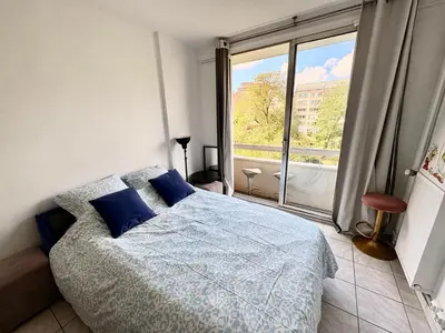 Un ou plusieurs lits dans un hébergement de l'établissement Charm studio nearby La Défense Arena
