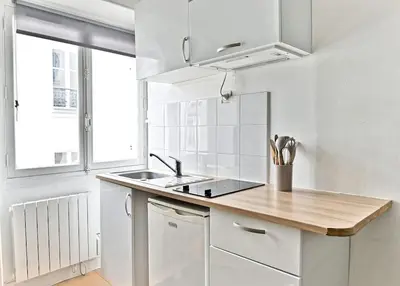 Cuisine ou kitchenette dans l'établissement Appartement cosy et coloré au cœur de Paris