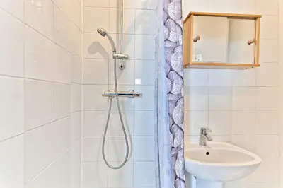 Salle de bains dans l'établissement Appartement cosy et coloré au cœur de Paris