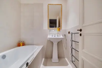 Salle de bains dans l'établissement Pick A Flat's Apartements with services in Louvre - Rue des Halles
