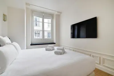 Un ou plusieurs lits dans un hébergement de l'établissement Pick A Flat's Apartements with services in Louvre - Rue des Halles