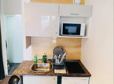 Cuisine ou kitchenette dans l'établissement S2 Bel appartement 10min centre Paris stade de France