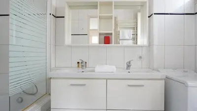 Salle de bains dans l'établissement Paris Apartment Close to Eiffel Tower and Metro