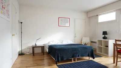 Un ou plusieurs lits dans un hébergement de l'établissement Paris Apartment Close to Eiffel Tower and Metro