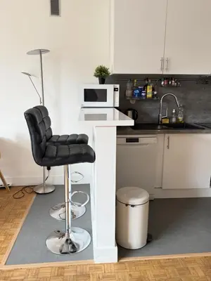 Cuisine ou kitchenette dans l'établissement Chic Modern Studio Steps from Luxembourg Gardens Henri Barbusse