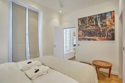 Un ou plusieurs lits dans un hébergement de l'établissement Amazing 2 bedrooms Apartment Paris Center by Studio Prestige