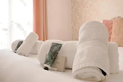 Un ou plusieurs lits dans un hébergement de l'établissement Le Petit Hôtel - Appt 6p 127 m² à Paris