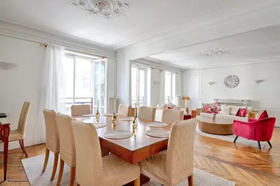 Coin salon dans l'établissement Le Petit Hôtel - Appt 6p 127 m² à Paris