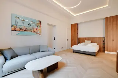 Un ou plusieurs lits dans un hébergement de l'établissement Luxury apartment with AC - GeorgeV-Champs Elysees