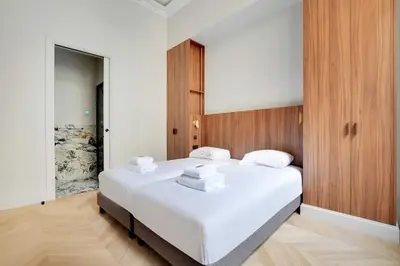 Un ou plusieurs lits dans un hébergement de l'établissement Luxury Apartment - 2BR-4P - GeorgeV-Champs Elysees