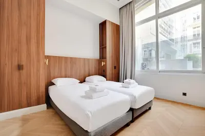 Un ou plusieurs lits dans un hébergement de l'établissement Luxury Apartment - 2BR-4P - GeorgeV-Champs Elysees
