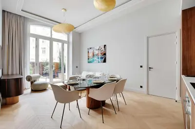 Coin salon dans l'établissement Luxury Apartment - 2BR-4P - GeorgeV-Champs Elysees