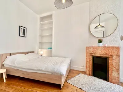 Un ou plusieurs lits dans un hébergement de l'établissement Spacious flat near Montparnasse Bausset 4th