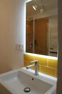 Salle de bains dans l'établissement Appartement dans le Marais